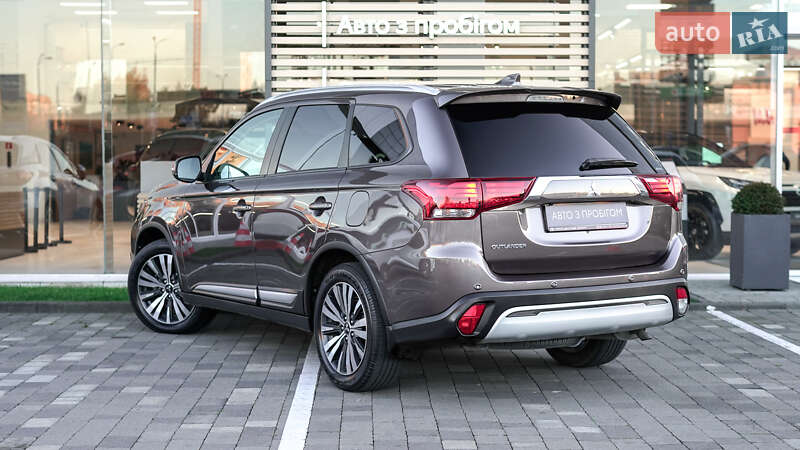 Внедорожник / Кроссовер Mitsubishi Outlander 2021 в Львове