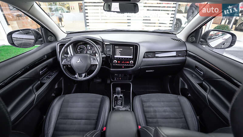 Внедорожник / Кроссовер Mitsubishi Outlander 2021 в Львове