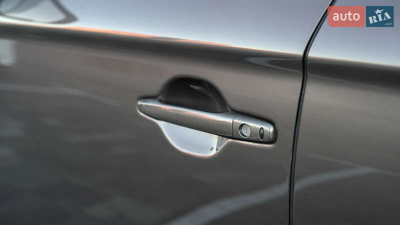 Внедорожник / Кроссовер Mitsubishi Outlander 2021 в Львове