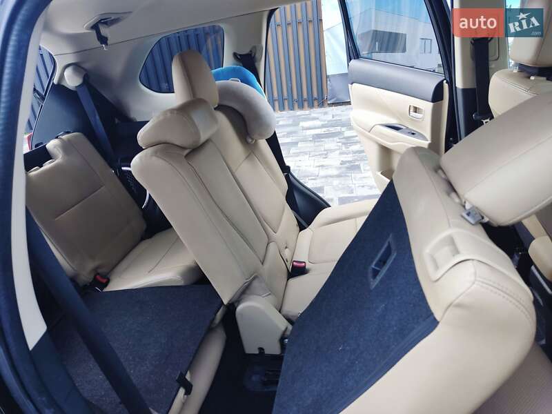 Внедорожник / Кроссовер Mitsubishi Outlander 2016 в Киеве