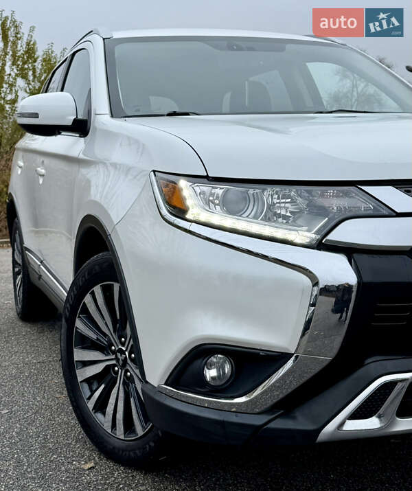 Позашляховик / Кросовер Mitsubishi Outlander 2019 в Запоріжжі
