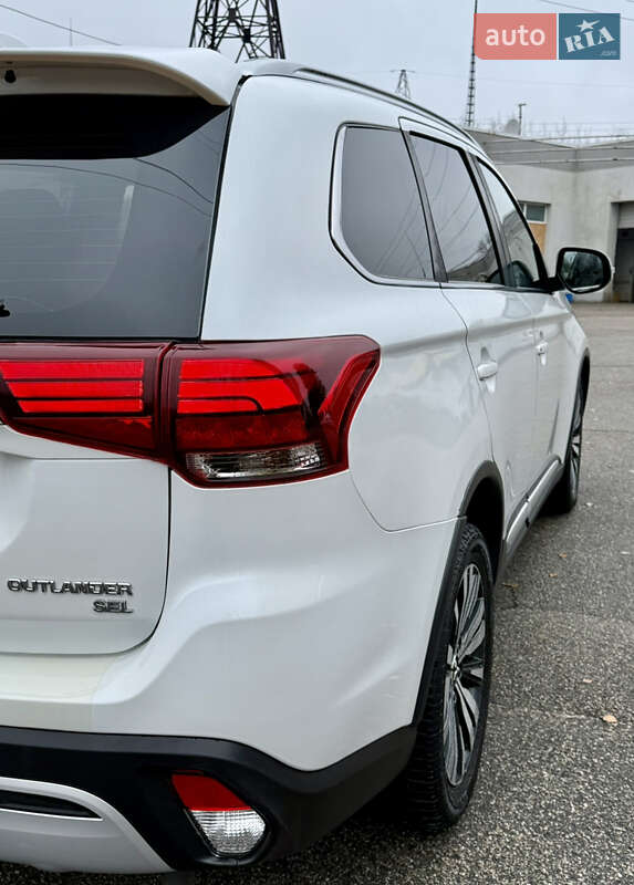 Позашляховик / Кросовер Mitsubishi Outlander 2019 в Запоріжжі