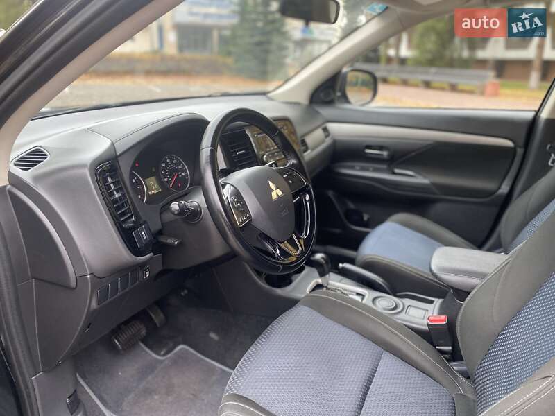 Внедорожник / Кроссовер Mitsubishi Outlander 2016 в Виннице