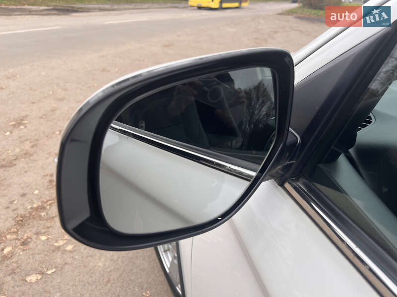 Внедорожник / Кроссовер Mitsubishi Outlander 2016 в Львове