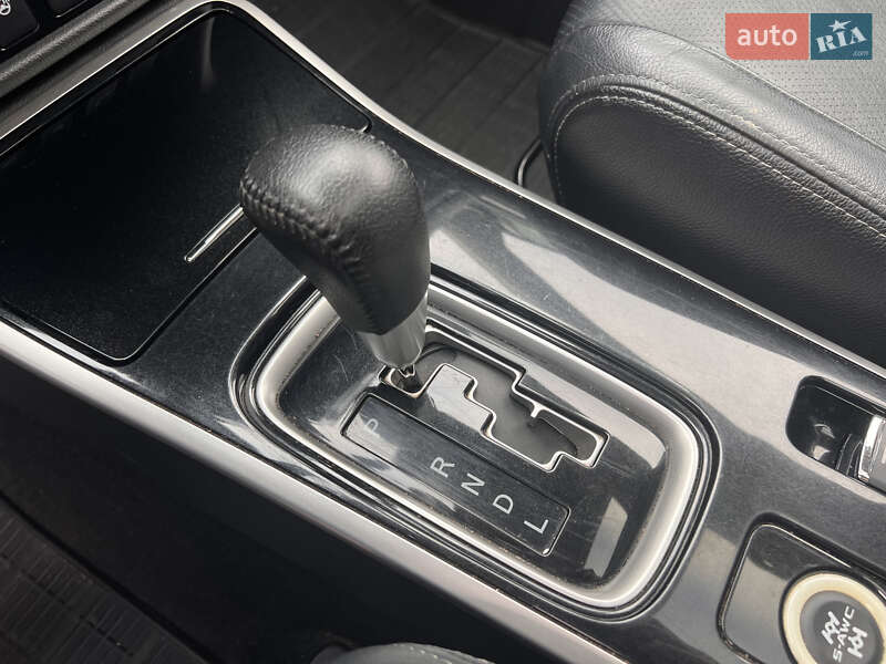 Внедорожник / Кроссовер Mitsubishi Outlander 2016 в Львове