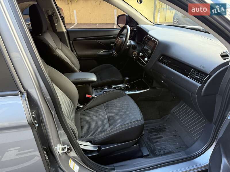 Внедорожник / Кроссовер Mitsubishi Outlander 2020 в Киеве