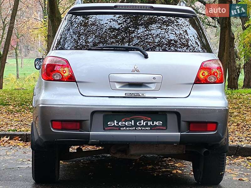 Внедорожник / Кроссовер Mitsubishi Outlander 2005 в Николаеве