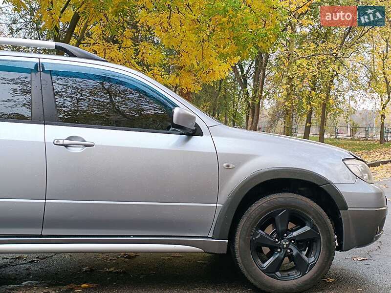 Внедорожник / Кроссовер Mitsubishi Outlander 2005 в Николаеве