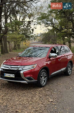 Внедорожник / Кроссовер Mitsubishi Outlander 2016 в Львове