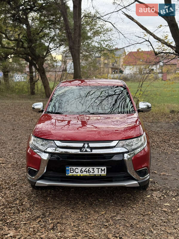 Позашляховик / Кросовер Mitsubishi Outlander 2016 в Львові