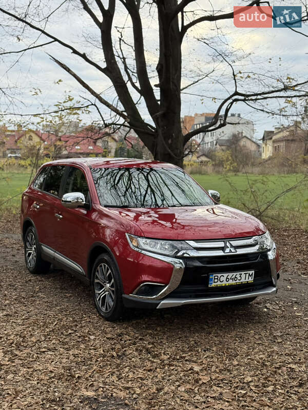 Позашляховик / Кросовер Mitsubishi Outlander 2016 в Львові