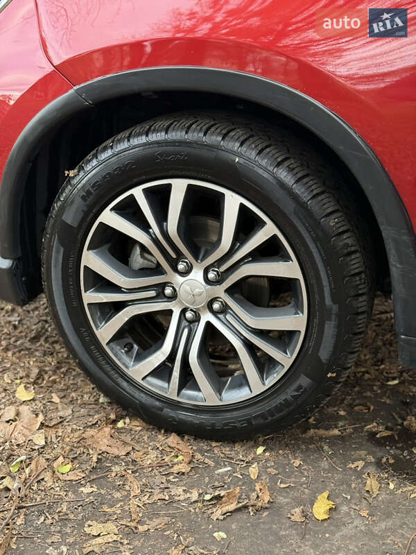 Позашляховик / Кросовер Mitsubishi Outlander 2016 в Львові