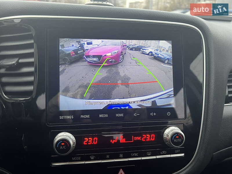 Позашляховик / Кросовер Mitsubishi Outlander 2020 в Києві