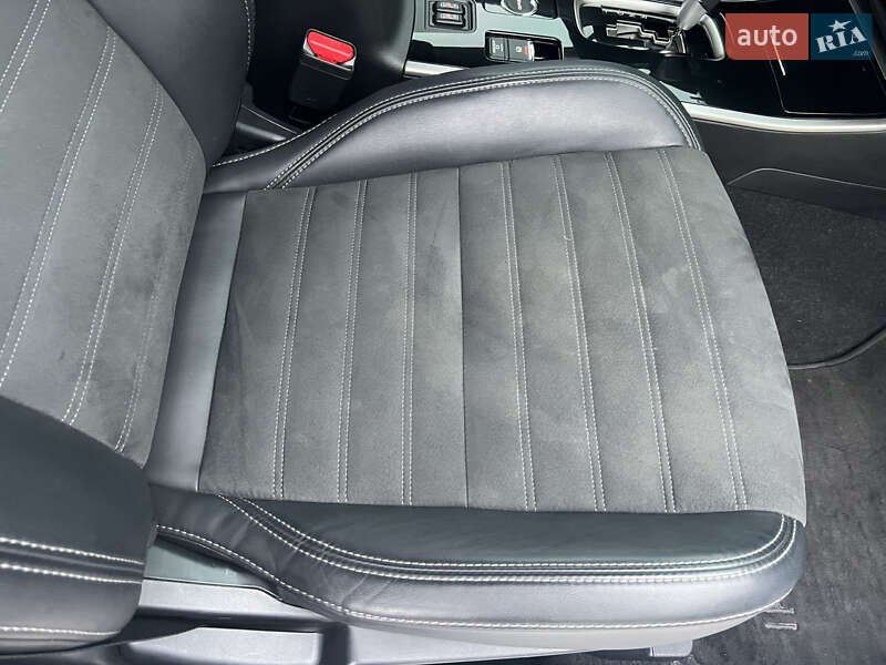 Позашляховик / Кросовер Mitsubishi Outlander 2020 в Києві