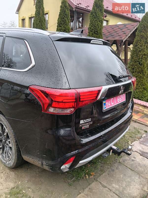 Внедорожник / Кроссовер Mitsubishi Outlander 2018 в Львове