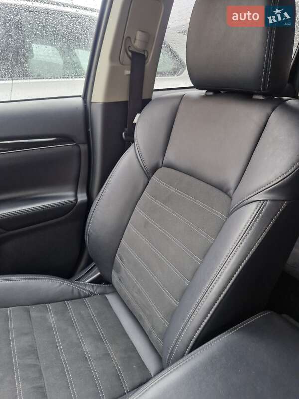 Позашляховик / Кросовер Mitsubishi Outlander 2022 в Києві