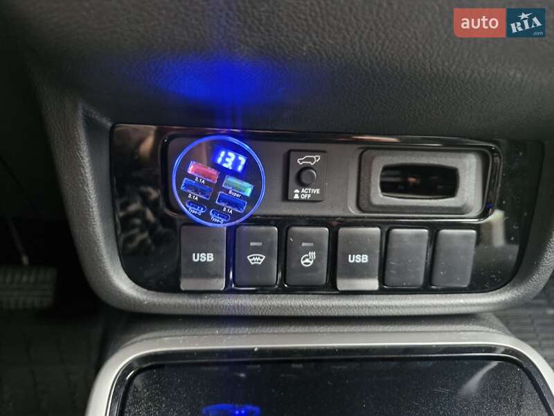 Позашляховик / Кросовер Mitsubishi Outlander 2022 в Києві