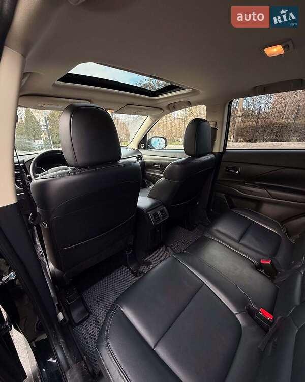 Внедорожник / Кроссовер Mitsubishi Outlander 2018 в Львове фото 11 Внедорожник / Кроссовер Mitsubishi Outlander 2018 в Львове