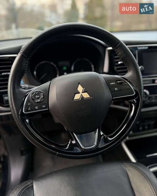 Внедорожник / Кроссовер Mitsubishi Outlander 2018 в Львове фото 14 Внедорожник / Кроссовер Mitsubishi Outlander 2018 в Львове