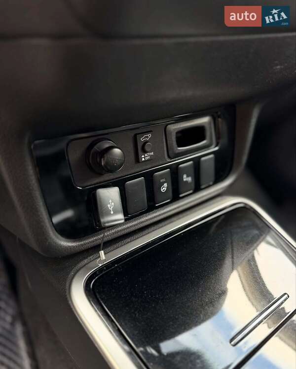 Внедорожник / Кроссовер Mitsubishi Outlander 2018 в Львове фото 16 Внедорожник / Кроссовер Mitsubishi Outlander 2018 в Львове