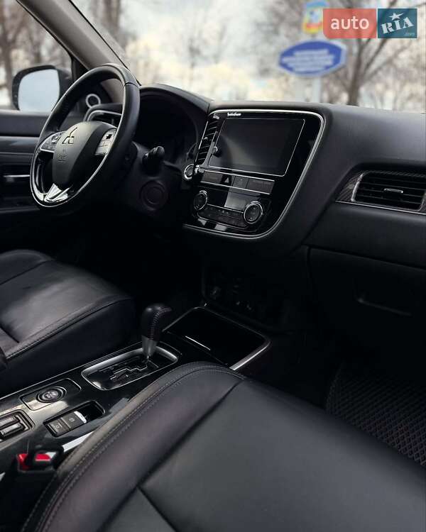 Внедорожник / Кроссовер Mitsubishi Outlander 2018 в Львове фото 20 Внедорожник / Кроссовер Mitsubishi Outlander 2018 в Львове