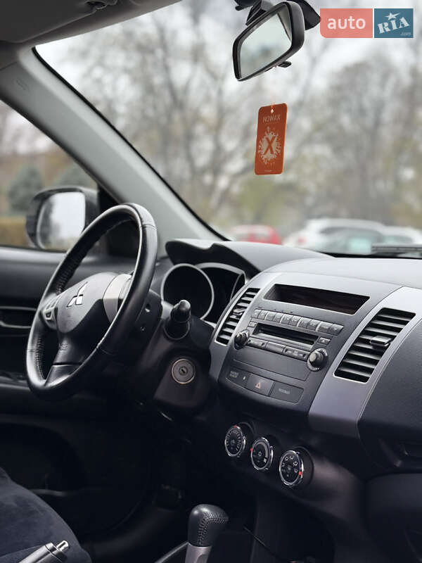 Внедорожник / Кроссовер Mitsubishi Outlander 2010 в Каменском фото 7 Внедорожник / Кроссовер Mitsubishi Outlander 2010 в Каменском