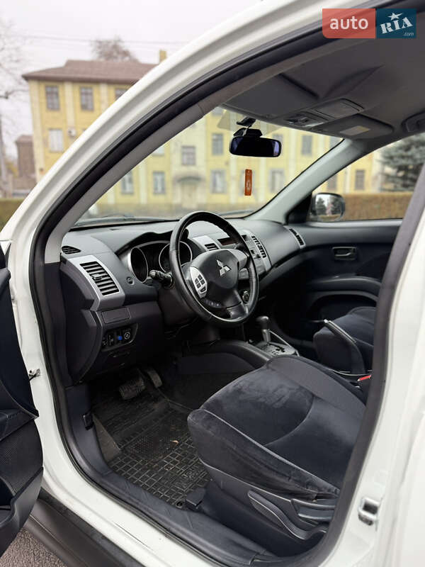 Внедорожник / Кроссовер Mitsubishi Outlander 2010 в Каменском фото 9 Внедорожник / Кроссовер Mitsubishi Outlander 2010 в Каменском