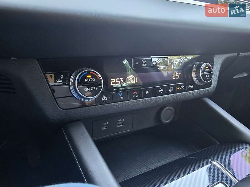 Позашляховик / Кросовер Mitsubishi Outlander 2023 в Кривому Розі