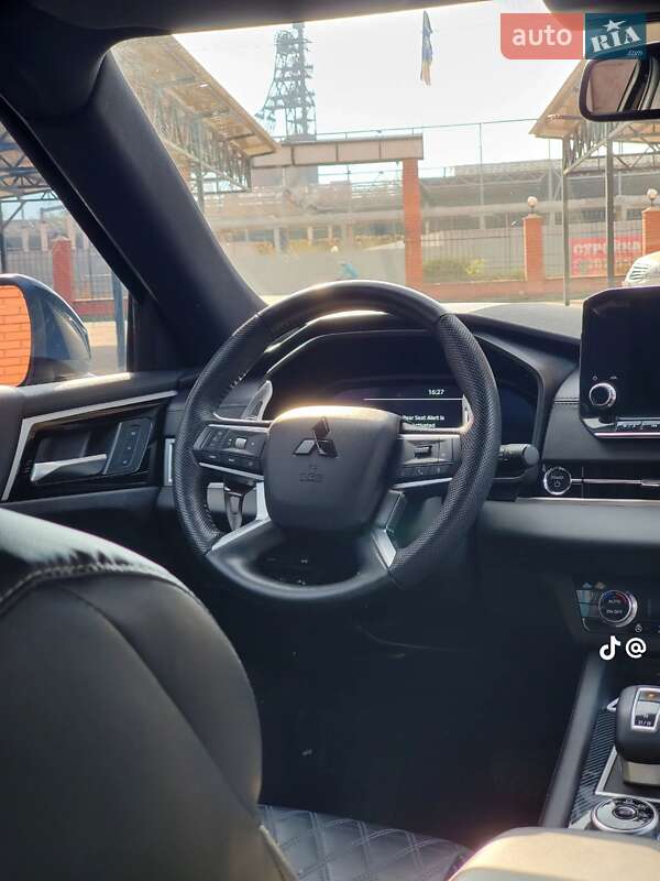 Позашляховик / Кросовер Mitsubishi Outlander 2023 в Кривому Розі