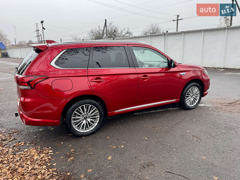 Позашляховик / Кросовер Mitsubishi Outlander 2021 в Черкасах