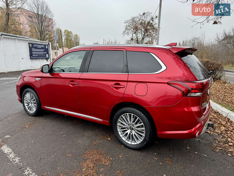 Позашляховик / Кросовер Mitsubishi Outlander 2021 в Черкасах