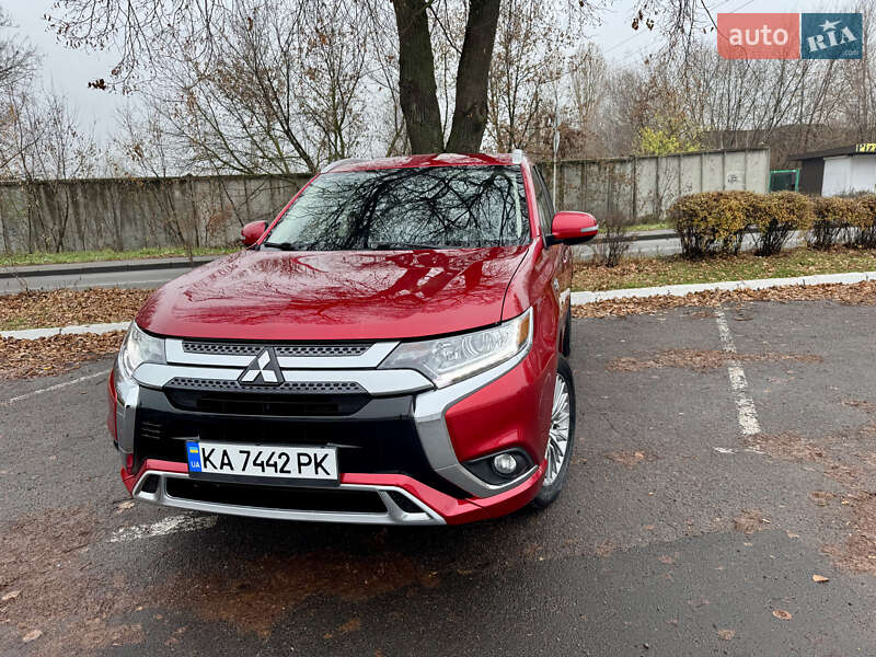 Позашляховик / Кросовер Mitsubishi Outlander 2021 в Черкасах