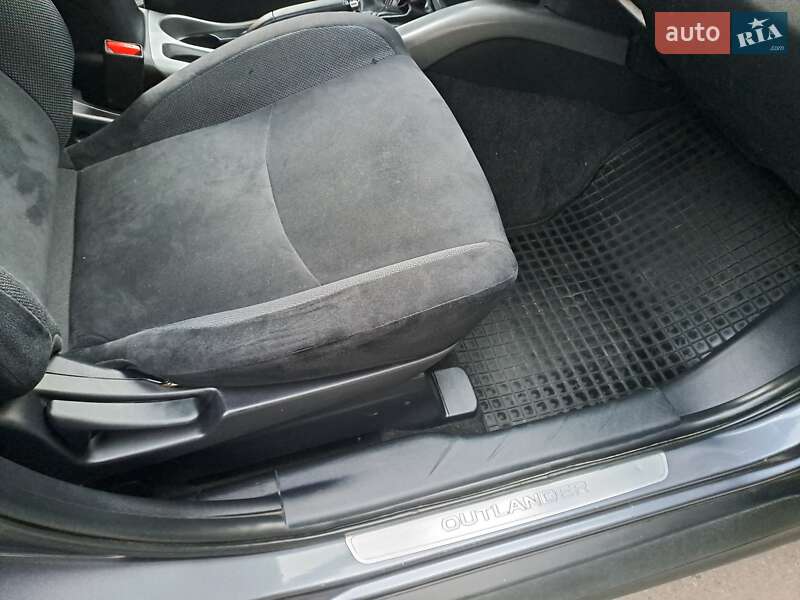 Внедорожник / Кроссовер Mitsubishi Outlander 2009 в Запорожье