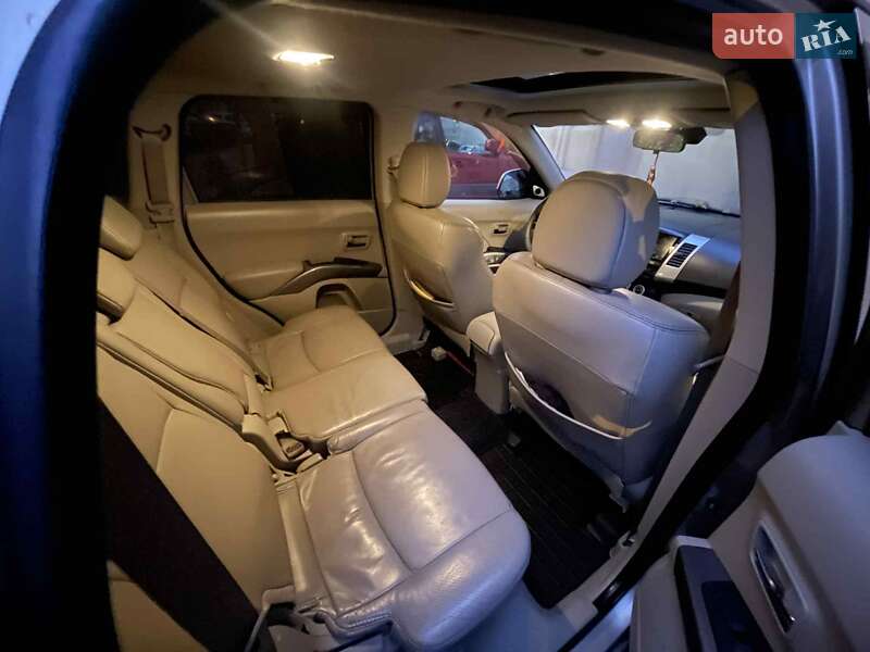 Внедорожник / Кроссовер Mitsubishi Outlander 2008 в Остроге