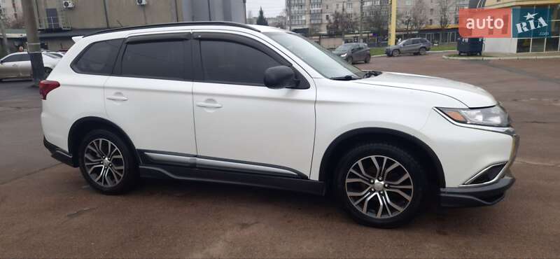 Позашляховик / Кросовер Mitsubishi Outlander 2015 в Житомирі фото 7 Позашляховик / Кросовер Mitsubishi Outlander 2015 в Житомирі