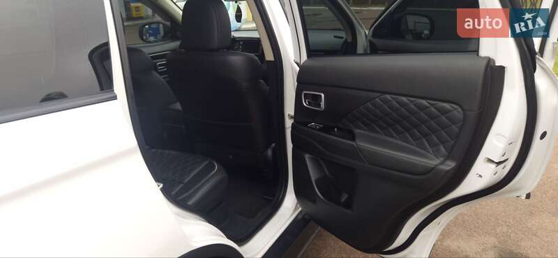 Позашляховик / Кросовер Mitsubishi Outlander 2015 в Житомирі фото 14 Позашляховик / Кросовер Mitsubishi Outlander 2015 в Житомирі