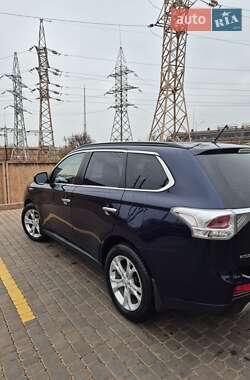 Внедорожник / Кроссовер Mitsubishi Outlander 2013 в Кривом Роге