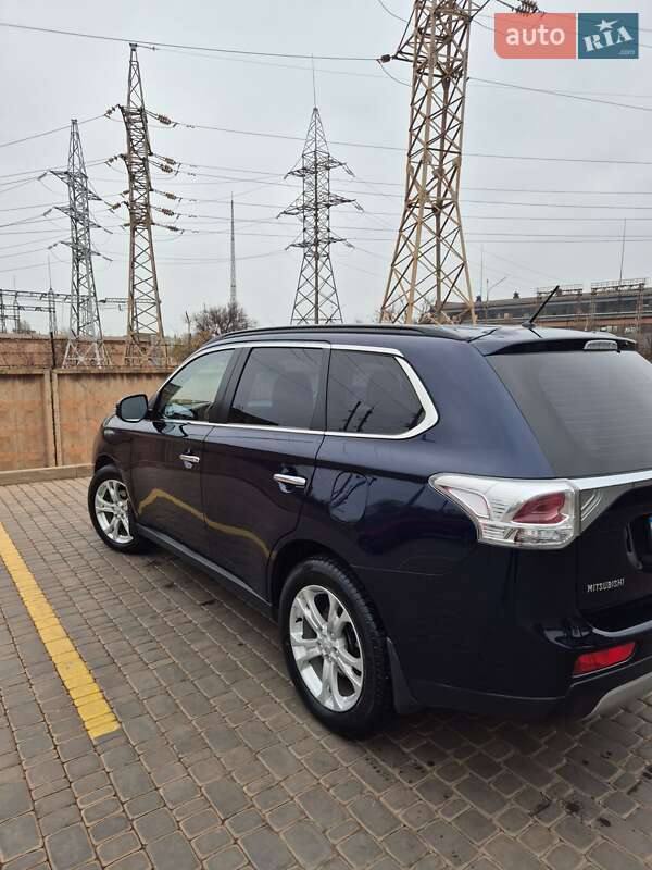 Внедорожник / Кроссовер Mitsubishi Outlander 2013 в Кривом Роге