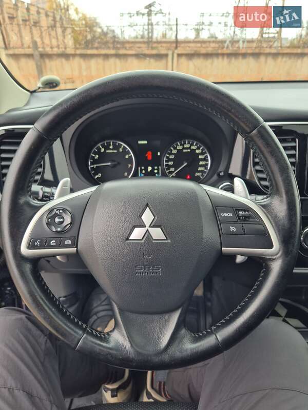 Внедорожник / Кроссовер Mitsubishi Outlander 2013 в Кривом Роге