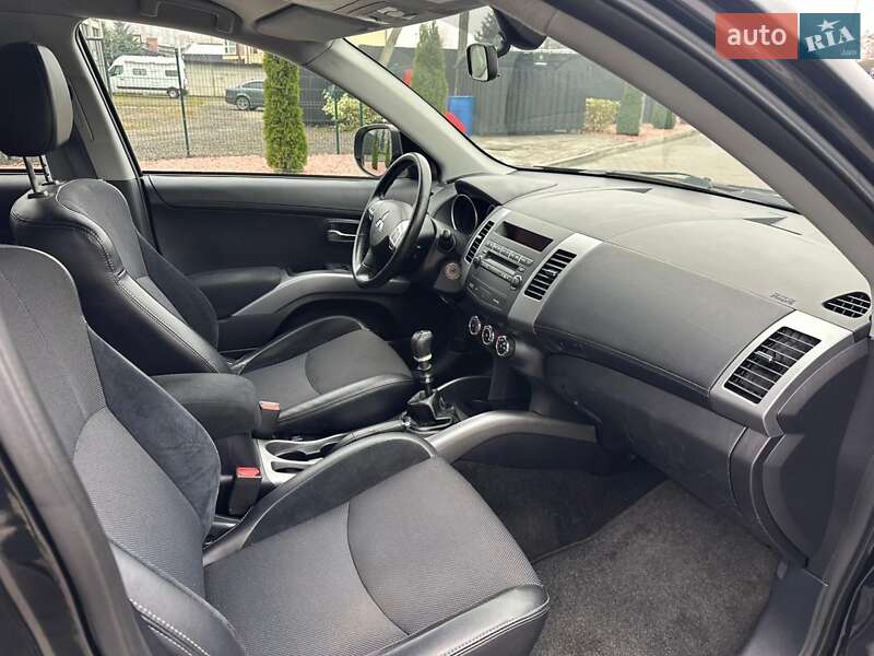 Позашляховик / Кросовер Mitsubishi Outlander 2011 в Луцьку фото 11 Позашляховик / Кросовер Mitsubishi Outlander 2011 в Луцьку