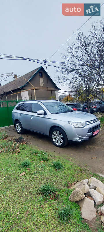 Внедорожник / Кроссовер Mitsubishi Outlander 2012 в Белгороде-Днестровском