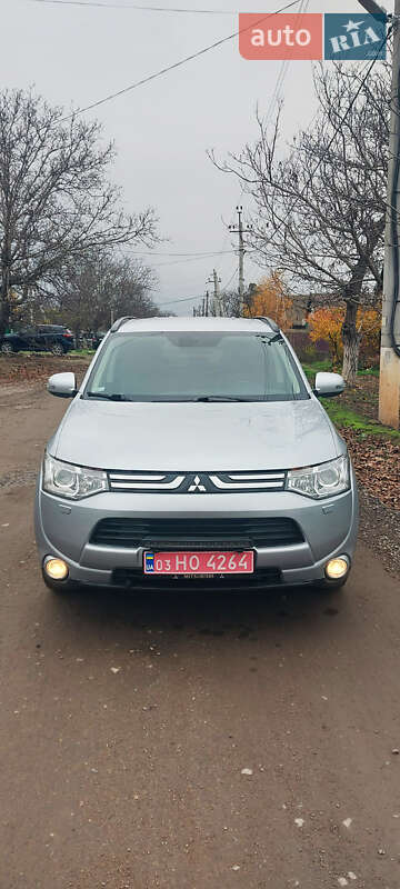 Внедорожник / Кроссовер Mitsubishi Outlander 2012 в Белгороде-Днестровском