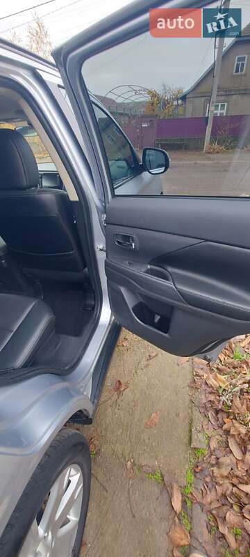 Внедорожник / Кроссовер Mitsubishi Outlander 2012 в Белгороде-Днестровском