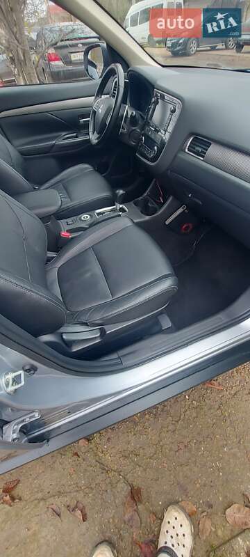 Внедорожник / Кроссовер Mitsubishi Outlander 2012 в Белгороде-Днестровском