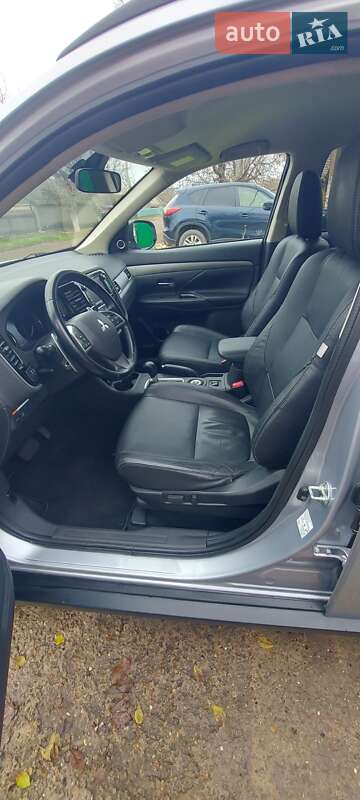 Внедорожник / Кроссовер Mitsubishi Outlander 2012 в Белгороде-Днестровском