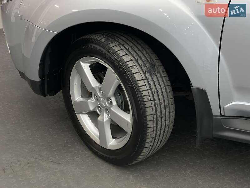 Внедорожник / Кроссовер Mitsubishi Outlander 2009 в Киеве