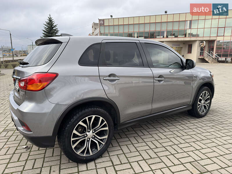 Внедорожник / Кроссовер Mitsubishi Outlander 2019 в Запорожье