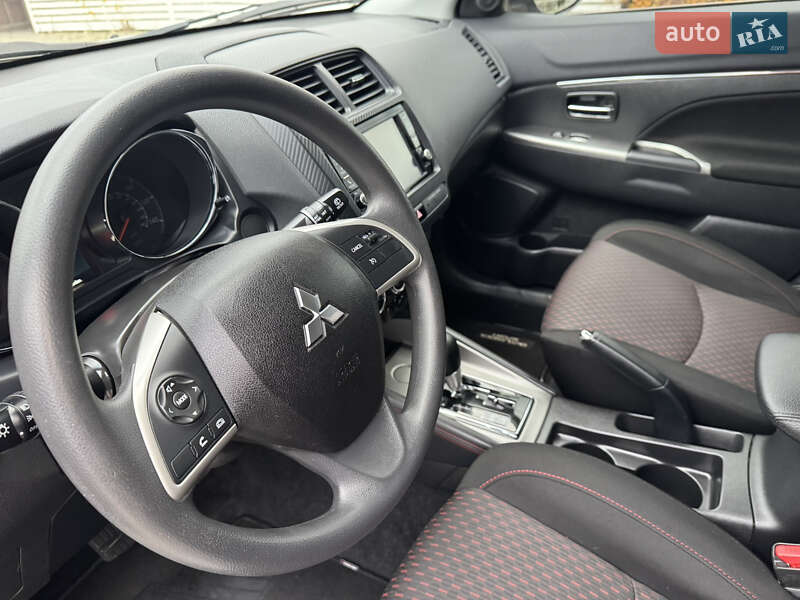Внедорожник / Кроссовер Mitsubishi Outlander 2019 в Запорожье