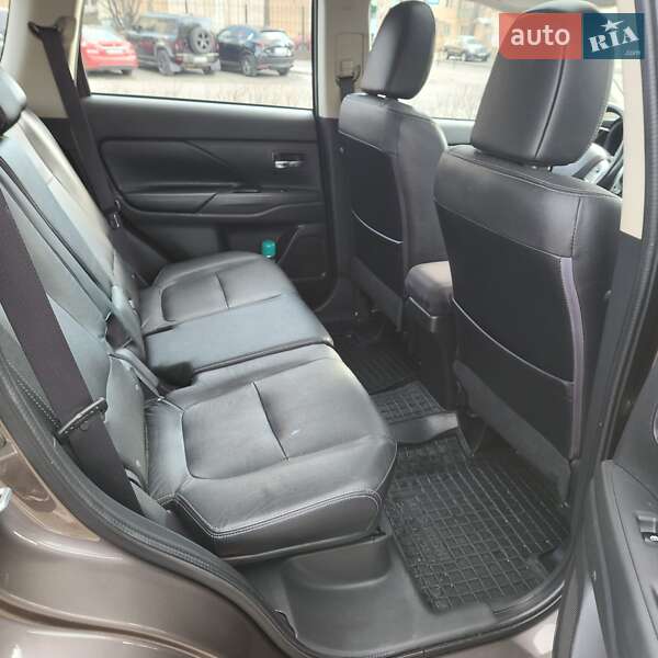 Внедорожник / Кроссовер Mitsubishi Outlander 2017 в Одессе