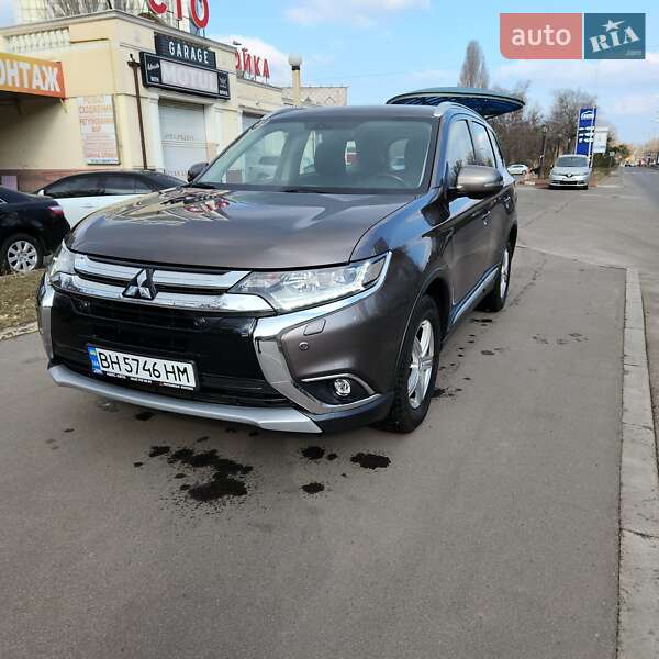 Внедорожник / Кроссовер Mitsubishi Outlander 2017 в Одессе